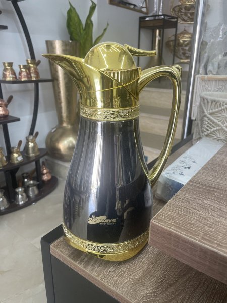 براد قهوة ذهبي واسود